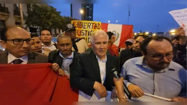 'Marcha Nacional': rector de la UNI se une a las protestas en el centro de Lima