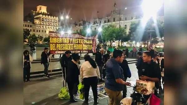 Ciudadanos realizan vigilias en la plaza San Martín, Poder Judicial y el JNE tras protestas
