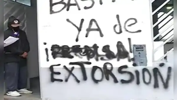 "Basta ya de extorsiones": disparan contra casa de profesora y la amenazan de muerte