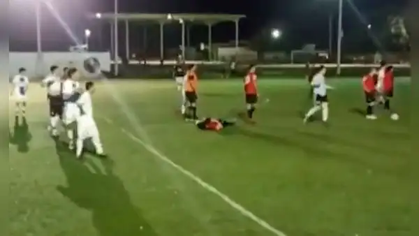 Asesinan a entrenador de fútbol mientras transmitían partido en vivo a través de Facebook