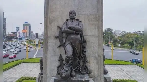¿Por qué fue reconocido Miguel Grau y qué hizo por el Perú?
