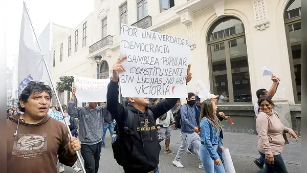 Latinobarómetro: 50% de peruanos respalda a la democracia, pese a su crisis