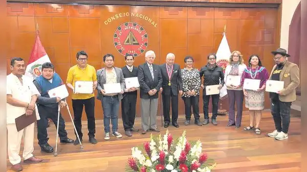 La exposición “Íkaros del Río” arte magia y cantos shipibos