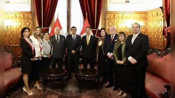 Presidente del Congreso rinde homenaje a Jaime Yoshiyama, involucrado en el caso Cócteles