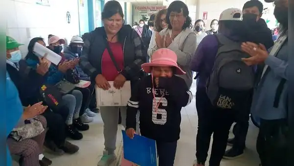 ¡Derrotó a la leucemia! Niña puneña vence al cáncer tras 4 años de lucha en Arequipa