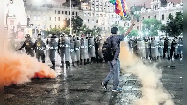 Protestas: reprimen movilización pacífica que exigía renuncia de Dina Boluarte