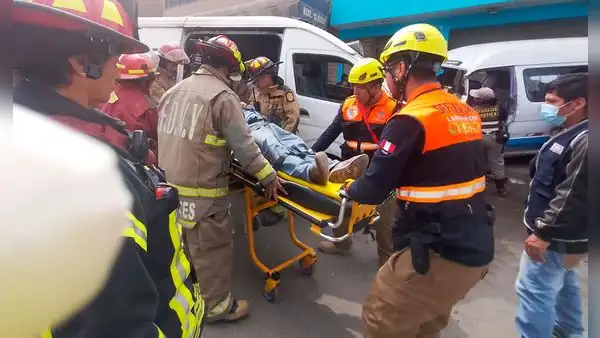 Lurigancho-Chosica: cústers de transporte público se chocan y dejan como saldo 6 heridos en Cajamarquilla