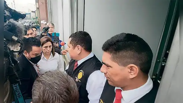 Expresidenta de EsSalud Rosa Gutiérrez acudió a Fiscalía a sustentar sus denuncias