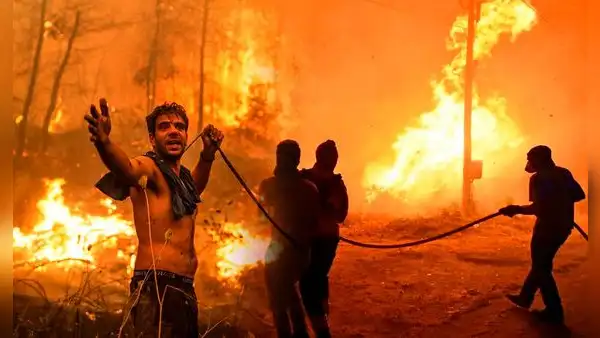 ¿Qué se sabe de los devastadores incendios que arrasan Europa y que vienen dejando 40 muertos?