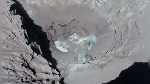 Impactantes imágenes de volcán Ubinas captadas por un dron en Moquegua