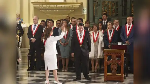 Boluarte y Alejandro Soto: así fue el primer saludo entre los titulares del Ejecutivo y el Congreso