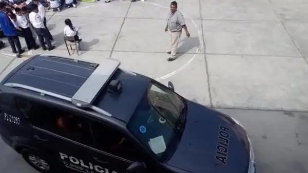Piura: joven ingresa a colegio con cuchillo y ataca a estudiante y director