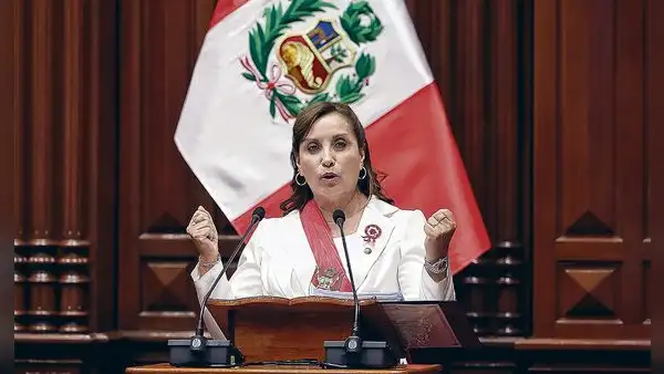 ¿Qué promesas realizó Dina Boluarte para mejorar el sector salud en Lima?