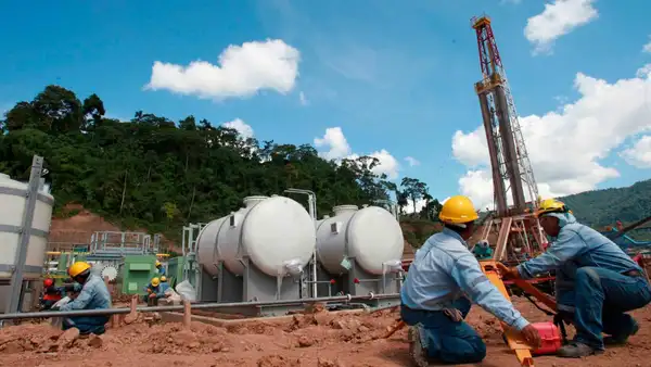 Promesas en mensaje de Boluarte: petroquímica, Majes II y hospital Goyeneche