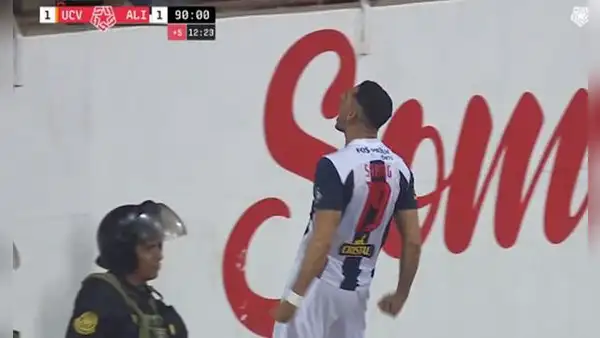 Pablo Sabbag marcó el gol del empate de Alianza Lima en la última jugada del partido