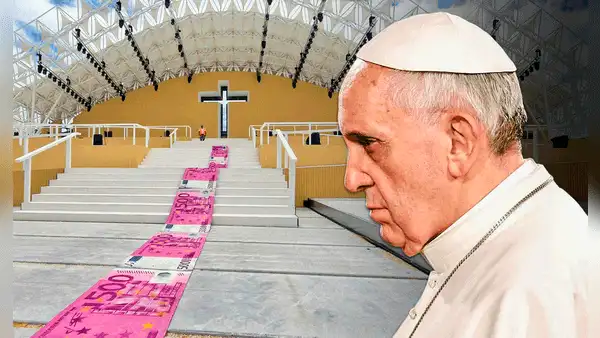 Colocan alfombra de 'billetes' de 500 euros en protesta por visita del papa Francisco a Portugal