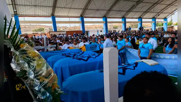 Familiares y amigos despiden a 4 víctimas del accidente de bus que cayó al abismo en Piura