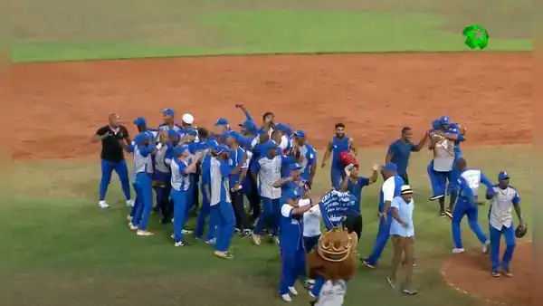 Industriales gana la semifinal a Santiago de Cuba y pasa a la final de la Serie Nacional de Béisbol