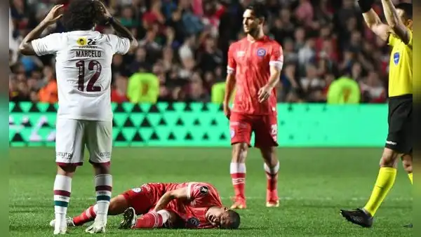Conmebol habría denunciado a Marcelo por brutal falta contra Luciano Sánchez en Libertadores