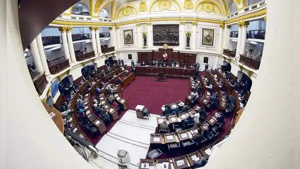 Congreso autoriza salida del país de Dina Boluarte