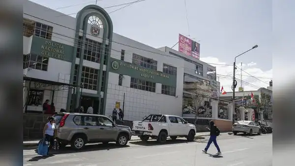 Policías no pueden dejar vehículos frente a comisarías en Arequipa