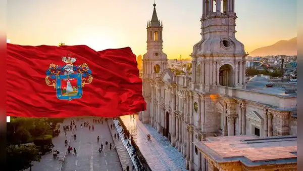 ¿Por qué la bandera de Arequipa es color vinotinto y que representan sus leones?