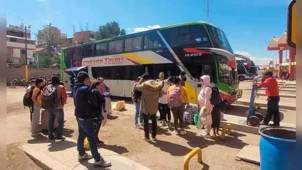 Banda de delincuentes asalta y encañona a más de 50 pasajeros en la vía Interoceánica en Cusco