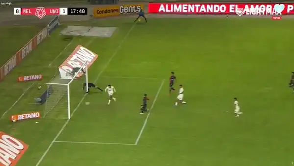 Alex Valera anotó el 1-0 ante Melgar tras terrible blooper de Cáceda en salida