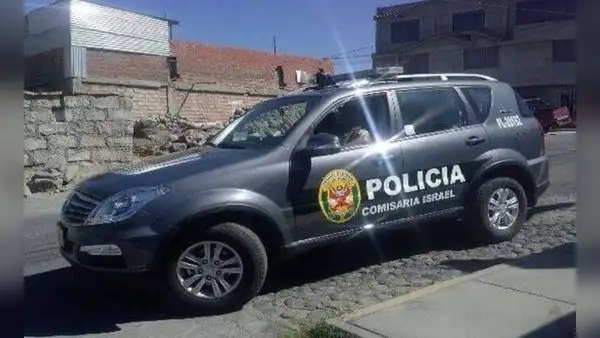 Captan a policía teniendo relaciones sexuales en el interior de un patrullero en Arequipa