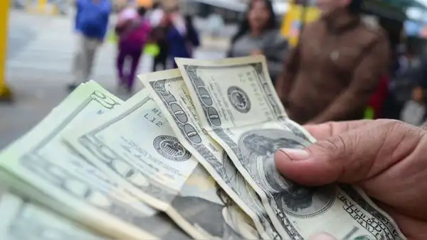 Precio del dólar continúa al alza y cierra en S/3,7020 este martes 8 de agosto