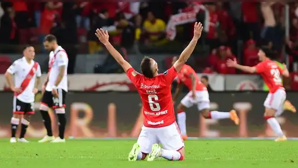 Internacional ganó 9-8 a River Plate en penales y lo eliminó de la Copa Libertadores 2023