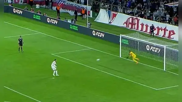 La genial definición de Paolo Guerrero en la tanda de penales de LDU Quito vs. Ñublense