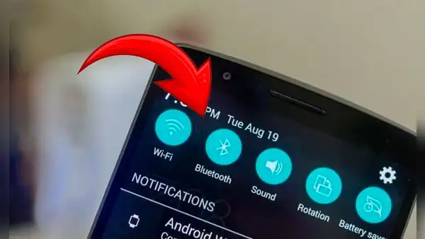 ¿Es necesario apagar el Wi-Fi y bluetooth del celular al salir de casa para ahorrar batería?