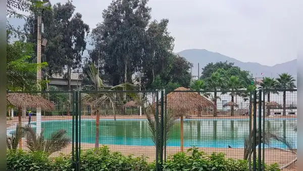 Playa artificial de SJL luce con aguas verdes a 3 meses de su inauguración