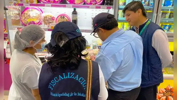 ¡Cierran Tambo en La Molina! Local incumplía normas sanitarias y productos estaban mal conservados