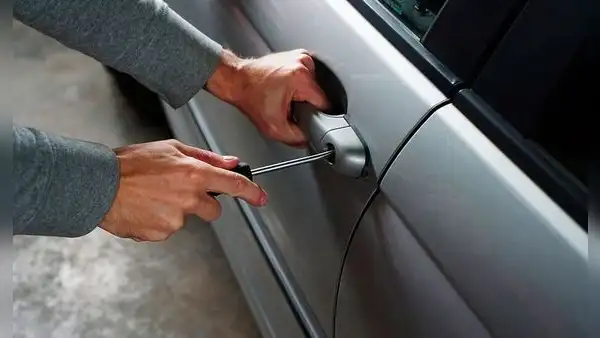 El 'peine': la herramienta más utilizada por los delincuentes para hurtar un carro en 1 minuto