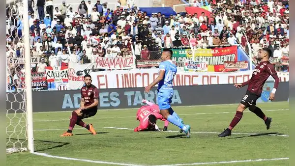 ¡Duro golpe! Universitario perdió 2-0 ante ADT y podría perder la punta del Torneo Clausura