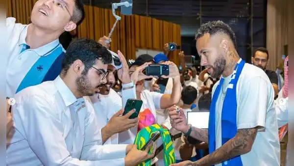 Neymar y el gran furor que originó en su llegada a tierras árabes: “Estoy aquí, en Arabia Saudita”