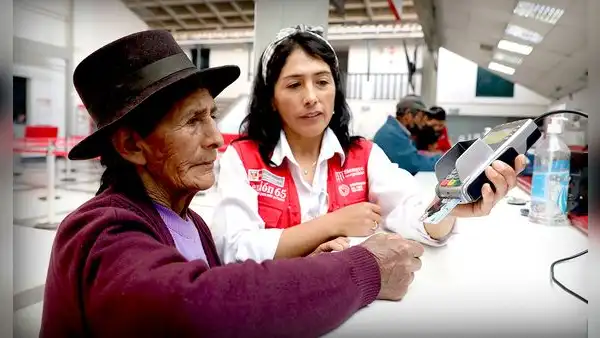Pensión 65: Todos los beneficiarios tendrán su propia tarjeta de débito