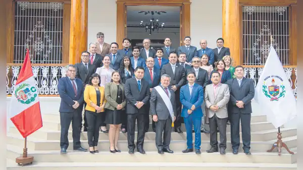 César Acuña cambió a 15 funcionarios de confianza en GORE La Libertad