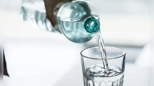 ¿Te hidratas lo suficiente? Conoce la fórmula para calcular cuántos vasos de agua tomar en el día