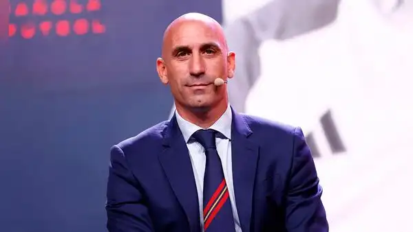 Luis Rubiales fue suspendido de forma provisional de toda actividad del fútbol por la FIFA