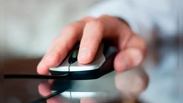 ¿No tienes un mouse pad? Estas son las superficies que reconoce y puedes usar en su lugar