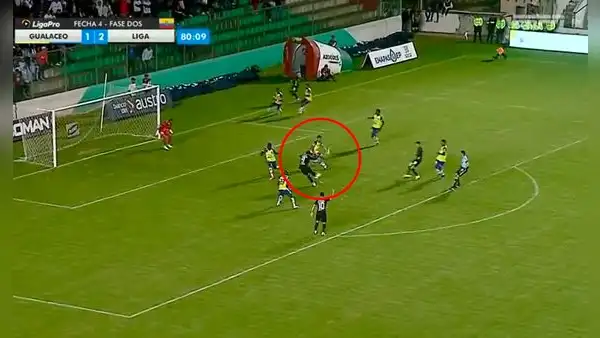 Paolo Guerrero cometió tremendo blooper con LDU de Quito y es duramente criticado por los hinchas