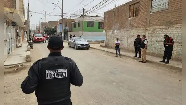 Puente Piedra: vecinos auxilian a menor que fue lanzada desde mototaxi en marcha