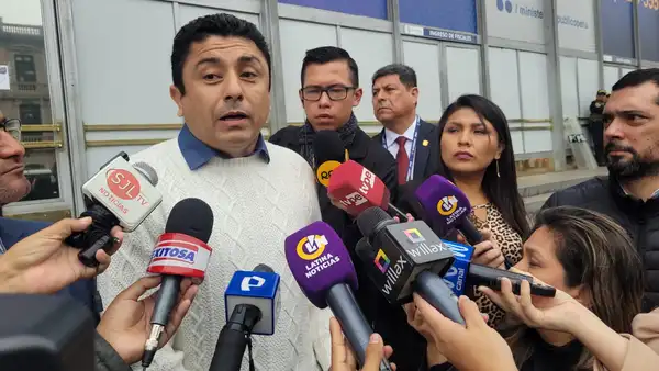 Guillermo Bermejo llega a Fiscalía tras inicio de investigación por tráfico de influencias