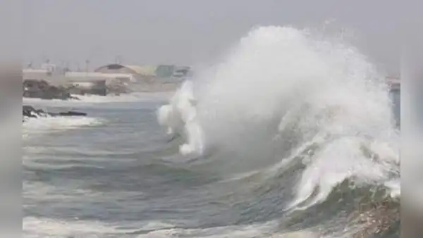 Oleajes anómalos en el norte: zozobra entre pescadores de Chimbote y cierre de puertos en Piura