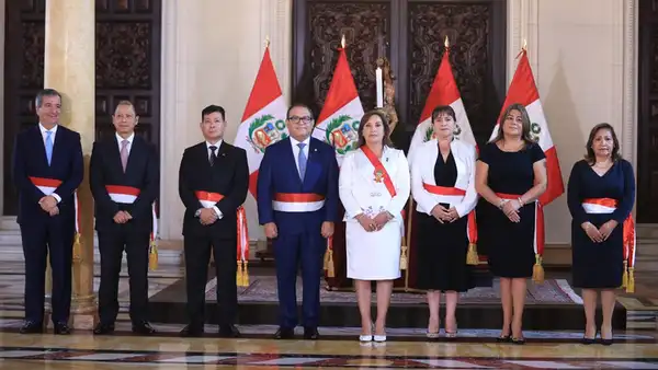 Dina Boluarte: presidenta tomó juramento a nuevos ministros en Palacio de Gobierno
