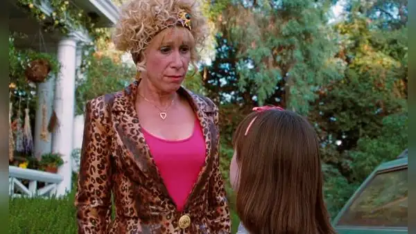 Así luce Rhea Perlman, la mamá de Matilda, luego de 27 años del estreno de la película