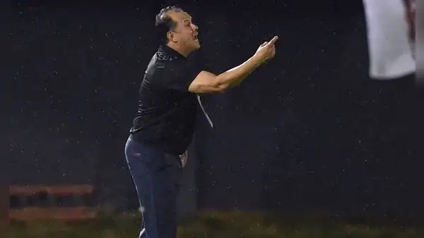 Juan Reynoso es fuertemente criticado por los hinchas tras empate de Perú: "Juega horrible, ratoneando"